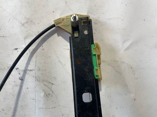 Mechanizm podnoszenia szyby drzwi przednich lewych 8U0837461 VAG