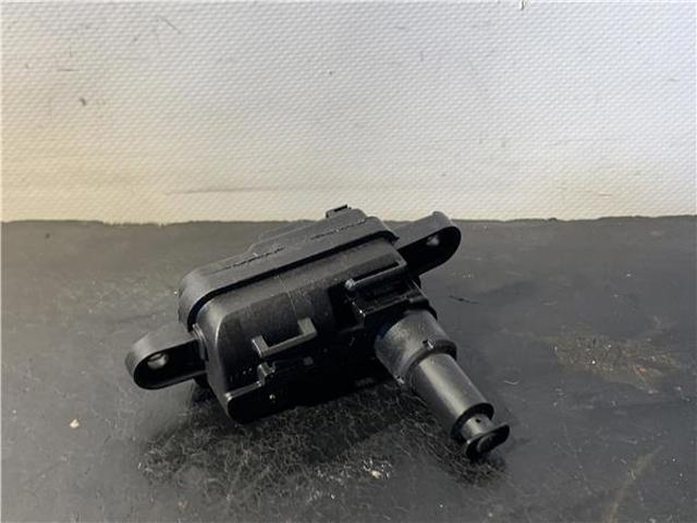 Silniczek otwierania klapki wlewu paliwa 8V0862159A VAG