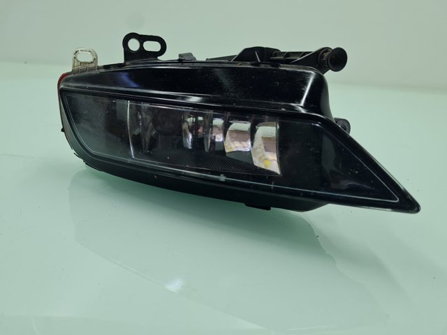 Lampa przeciwmgielna lewa 8V0941699 VAG