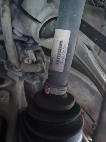 Półoś napędowa przednia 8W0407271E VAG