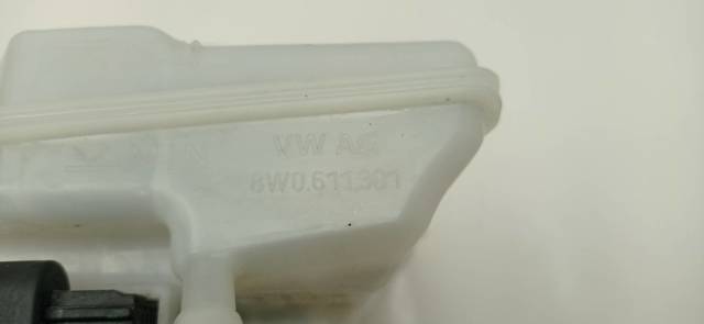 Zbiorniczek głównego cylindra hamulcowego (płynu hamulcowego) 8W0611301 VAG