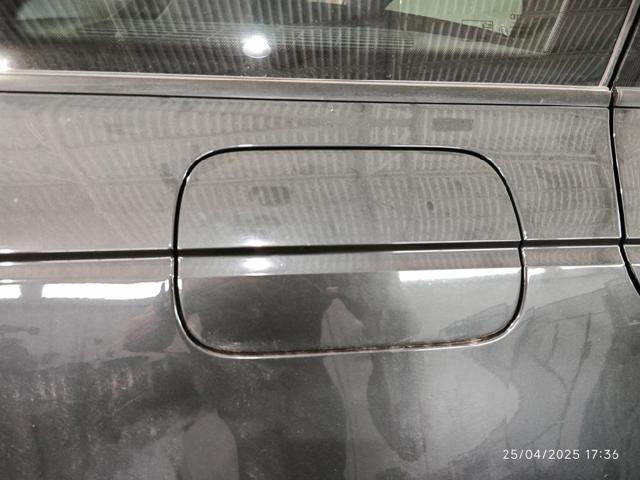 Klapka wlewu paliwa Audi A4 8W2, 8WC