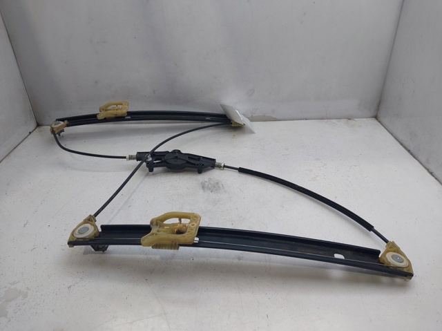 Mechanizm podnoszenia szyby drzwi przednich lewych 8W0837461 VAG