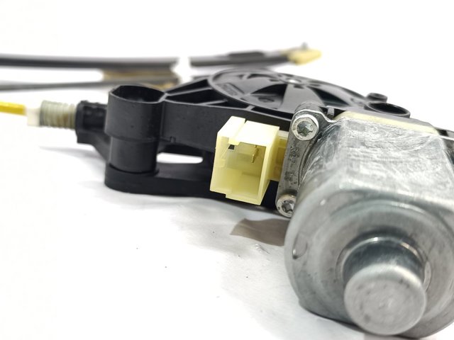 Mechanizm podnoszenia szyby drzwi przednich prawych 8W0837462 VAG
