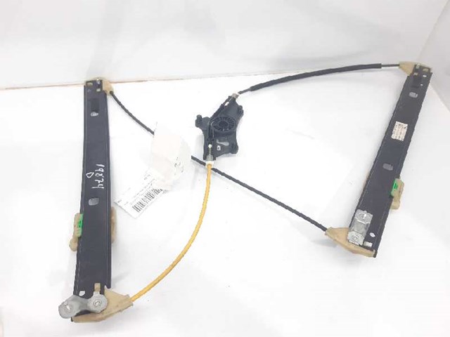 Mechanizm podnoszenia szyby drzwi przednich prawych 8W0837462 VAG