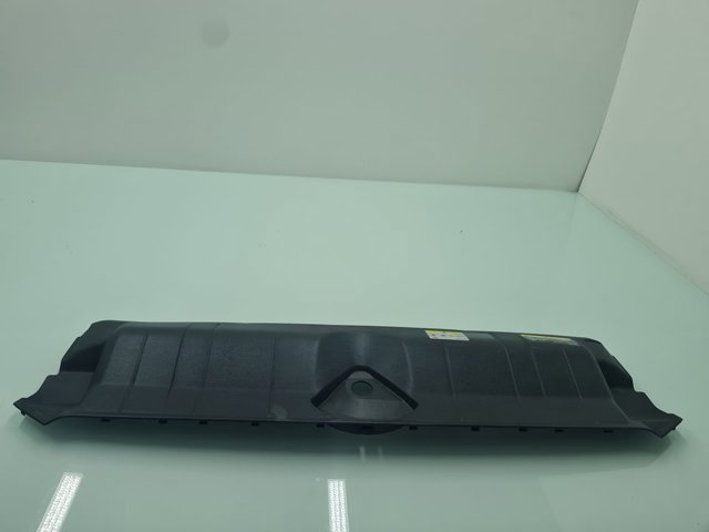 Nakładka panelu przedniego (osłony chłodnicy) górna 8W6807081 VAG