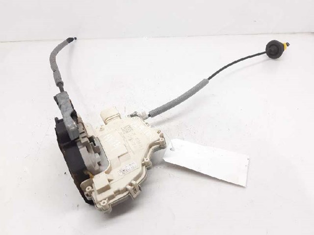 Zamek drzwi tylnych lewych 8X0839015C VAG