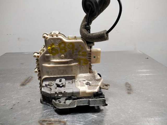 Zamek drzwi tylnych prawych 8X0839016 VAG