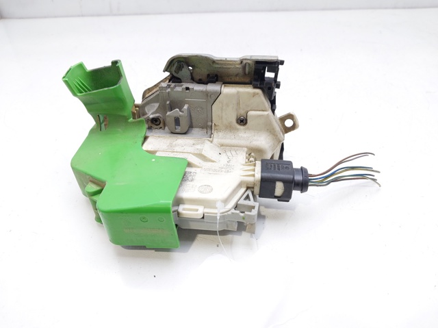 Zamek drzwi przednich lewych 8X1837015 VAG