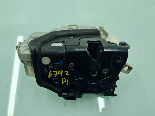 Zamek drzwi przednich lewych 8X1837015 VAG