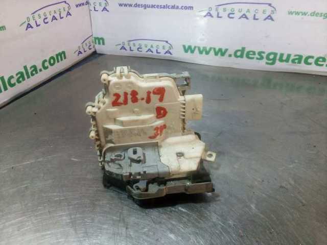 Zamek drzwi przednich prawych 8X1837016 VAG