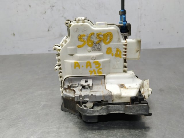 Zamek drzwi przednich prawych 8X1837016C VAG