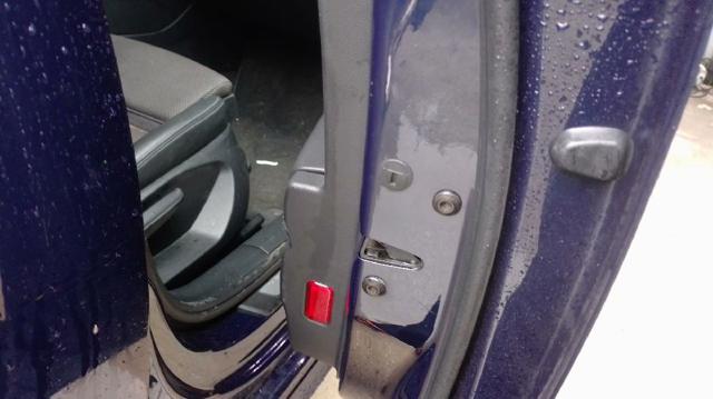 Zamek drzwi przednich prawych 8X1837016C VAG