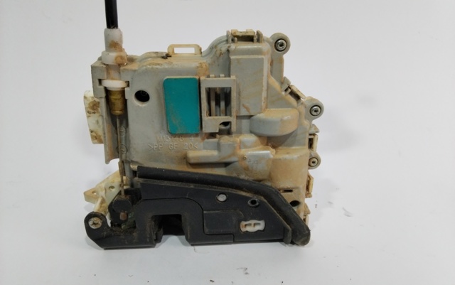 Zamek drzwi przednich prawych 8X1837016C VAG