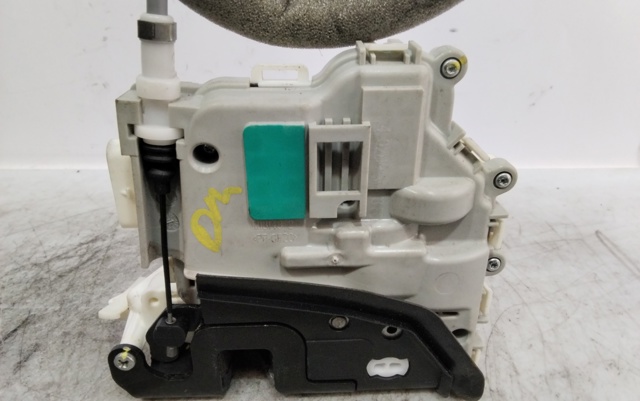 Zamek drzwi przednich prawych 8X1837016C VAG