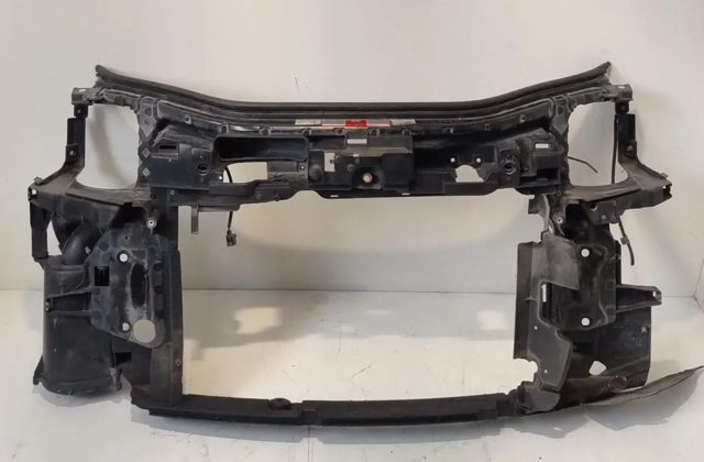 Kupić Osłona chłodnicy kompletna (panel mocowania reflektorów) Audi A2  8Z0 w dobrej cenie