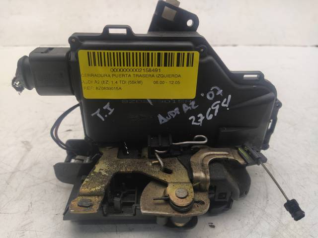 Zamek drzwi tylnych lewych 8Z0839015A VAG