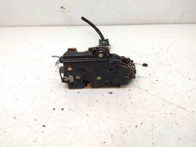 Zamek drzwi tylnych lewych 8Z0839015A VAG