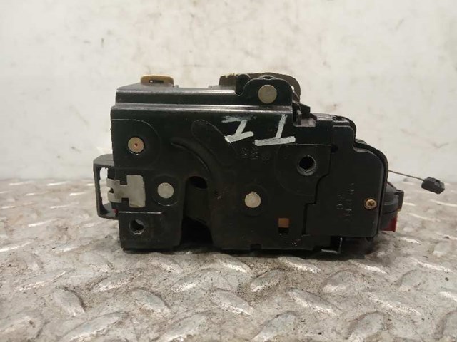 Zamek drzwi tylnych lewych 8Z0839015A VAG