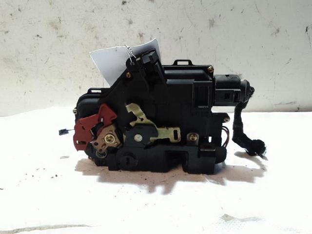 Zamek drzwi tylnych lewych 8Z0839015D VAG