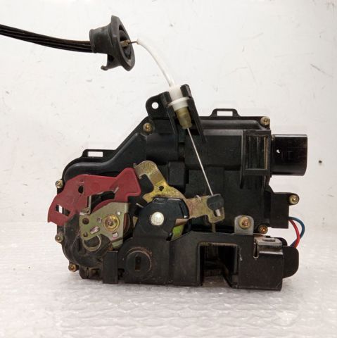 Zamek drzwi tylnych lewych 8Z0839015D VAG