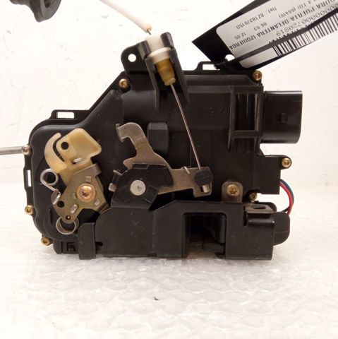 Zamek drzwi przednich lewych Audi A2 8Z0