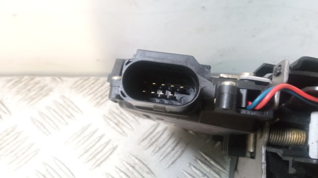 Zamek drzwi przednich prawych 8Z1837016D VAG