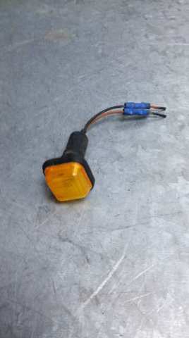 Powtarzacz kierunkowskazu na błotniku 90008400 OPEL