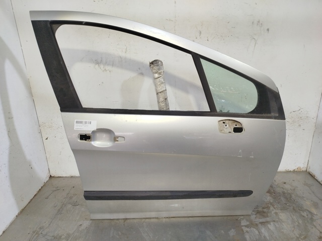 Drzwi przednie prawe 9004CC PEUGEOT