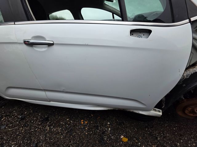 Drzwi przednie prawe 9004CG PEUGEOT