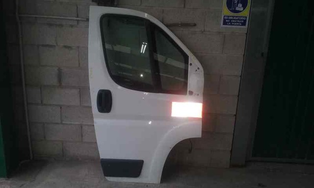 Drzwi przednie prawe 9004EC PEUGEOT