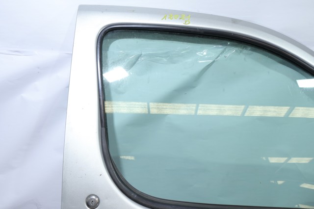 Drzwi przednie prawe 9004W2 PEUGEOT