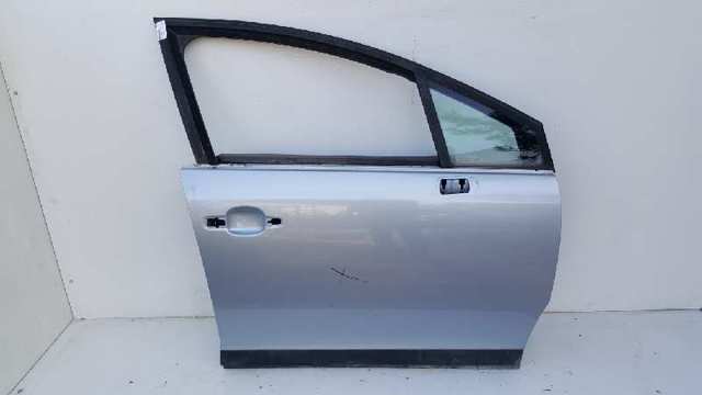 Drzwi przednie prawe 9004W4 PEUGEOT