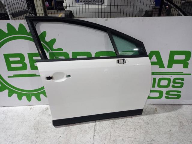 Drzwi przednie prawe 9004W4 PEUGEOT