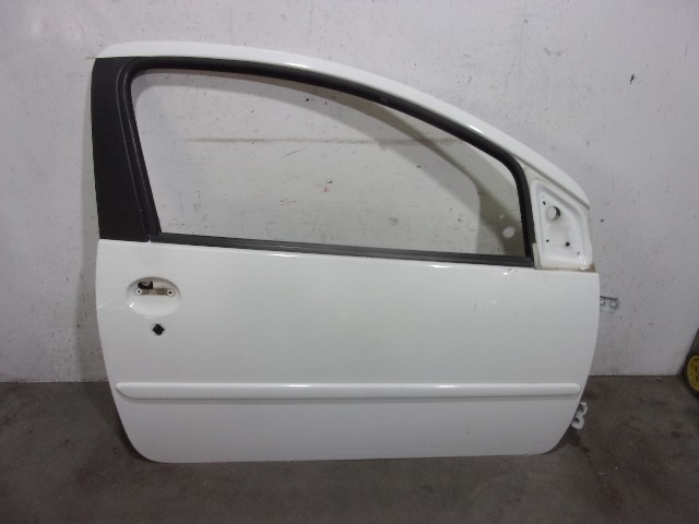 Drzwi przednie prawe 9004X1 PEUGEOT