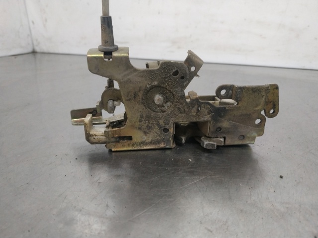 Zamek drzwi przednich lewych 9017200135 VAG