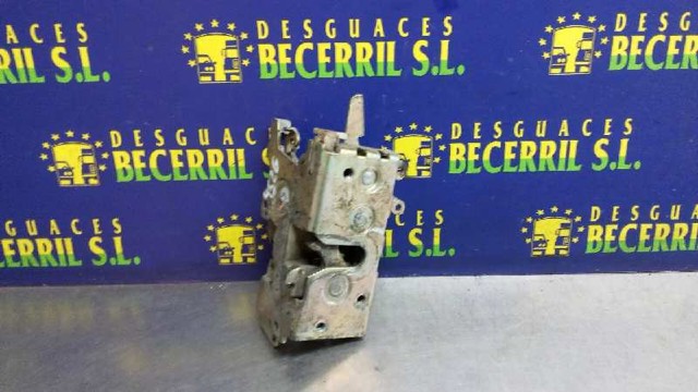 Zamek drzwi przednich prawych 9017200235 MERCEDES