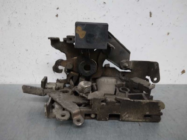 Zamek drzwi przednich prawych 9017200235 MERCEDES