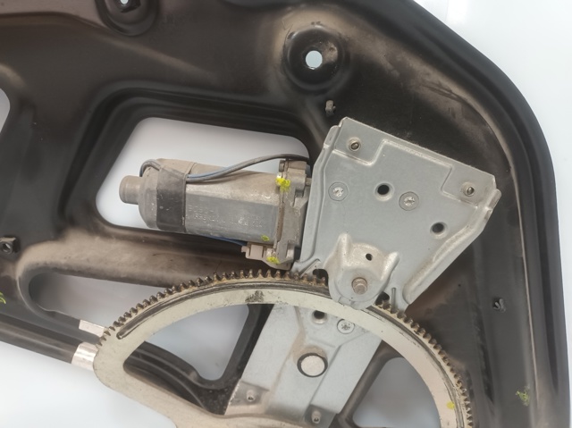 Mechanizm podnoszenia szyby drzwi przednich prawych 9017202046 MERCEDES