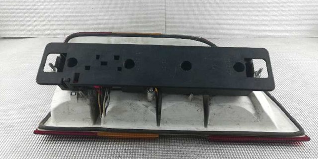 Lampa zespolona tylna prawa 9018200864 MERCEDES