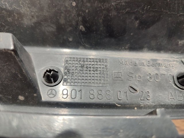 Atrapa chłodnicy 9018880123 MERCEDES