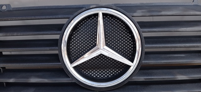 Atrapa chłodnicy 9018880123 MERCEDES
