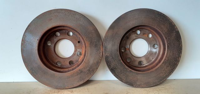 Tarcza hamulcowa przednia 90250546 GM