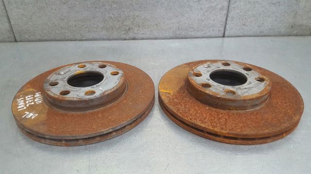 Tarcza hamulcowa przednia 90250546 GM