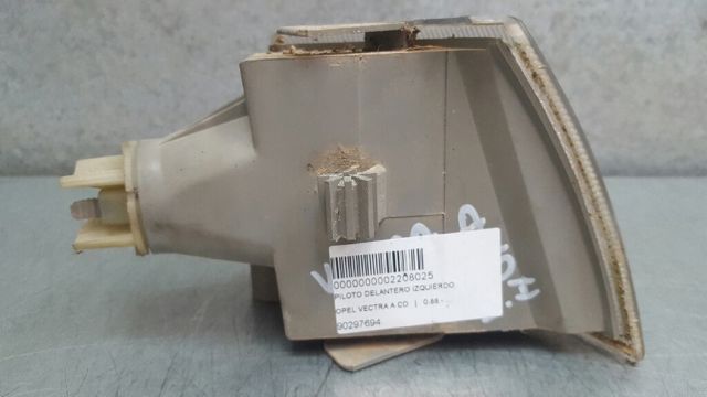 Kierunkowskaz lewy 90297694 OPEL