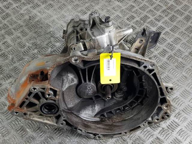 Mechaniczna skrzynia biegów w komplecie 90400197 OPEL
