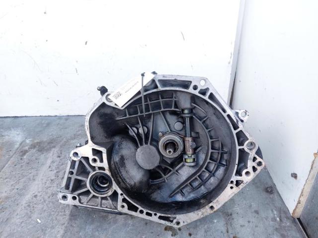 Mechaniczna skrzynia biegów w komplecie 90400197 OPEL