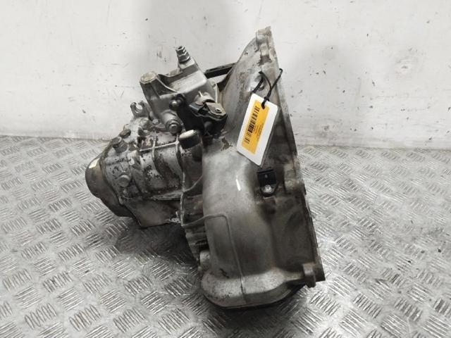 Mechaniczna skrzynia biegów w komplecie 90400197 OPEL