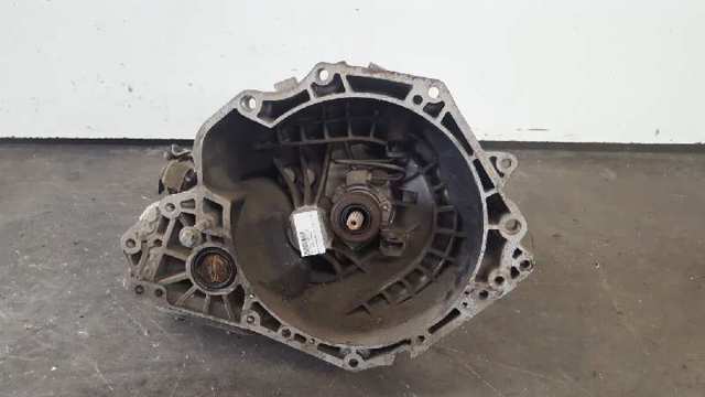 Mechaniczna skrzynia biegów w komplecie 90400209 OPEL