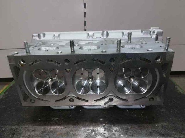 Kupić Głowica cylindrów Opel Vectra 36 w dobrej cenie